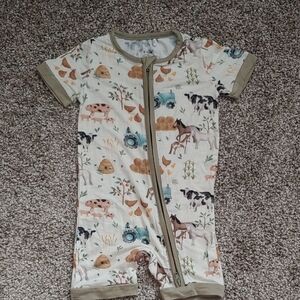 Bnwot Miozing 6-12mo Shorty Gender Neutral Farm Print Great Quality
